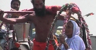 Indian citizen travels throughout India carrying his mother
